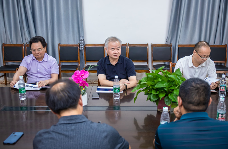 鯤鵬展翅同風(fēng)起，扶搖直上九萬里--記邵陽市副市長(zhǎng)蔣偉到華龍中學(xué)視察